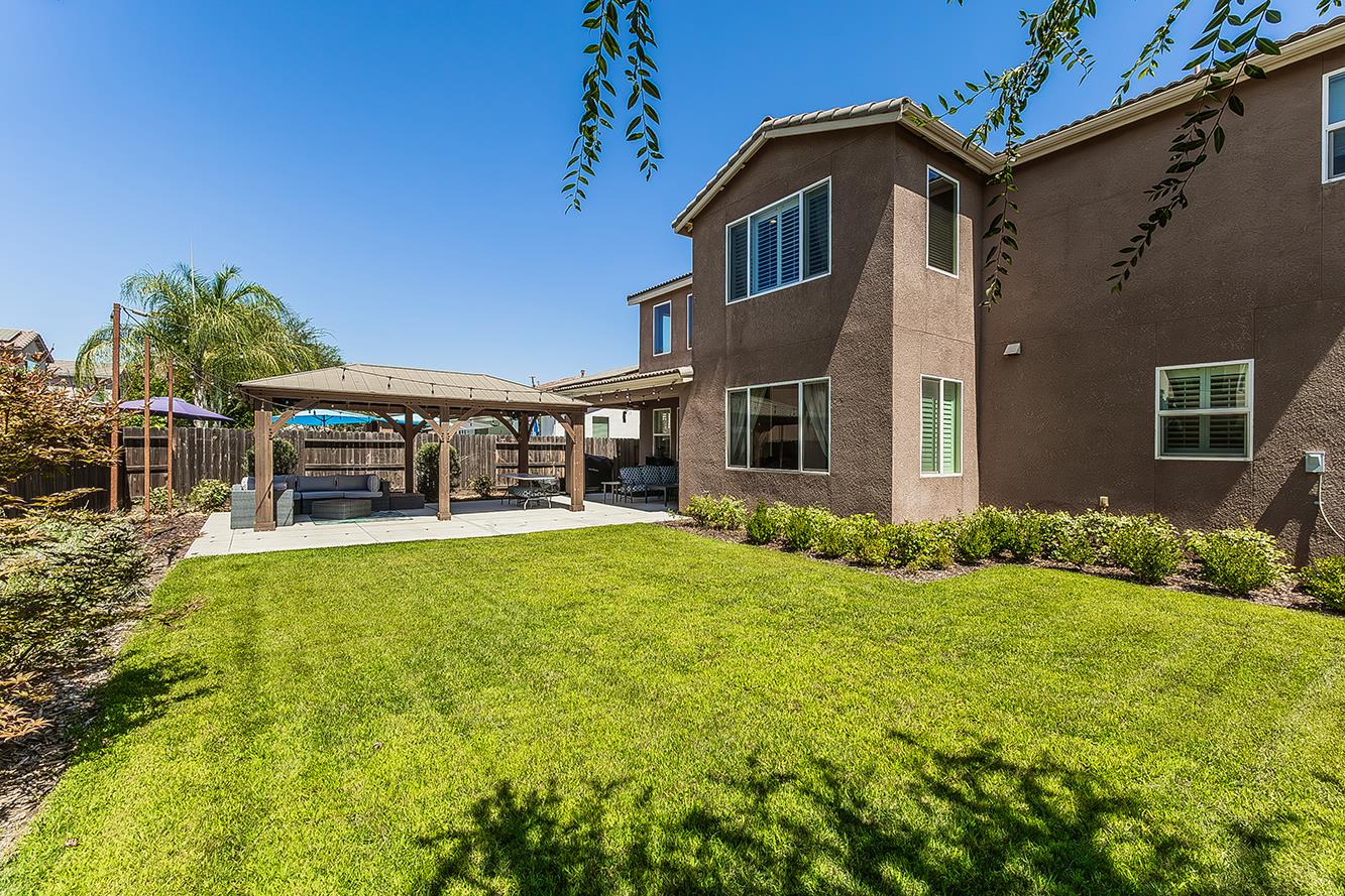 986 Encino Ave, Clovis, CA 93619