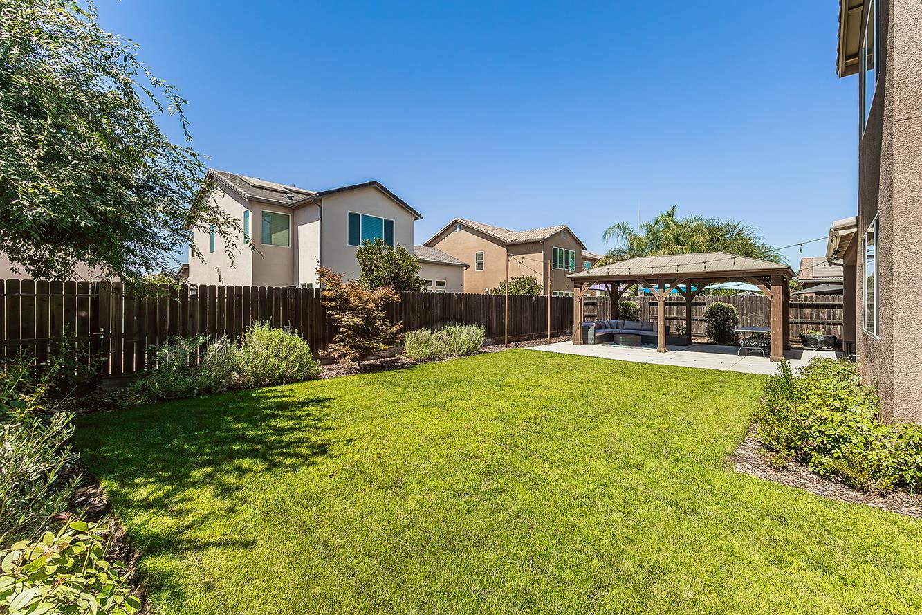 986 Encino Ave, Clovis, CA 93619