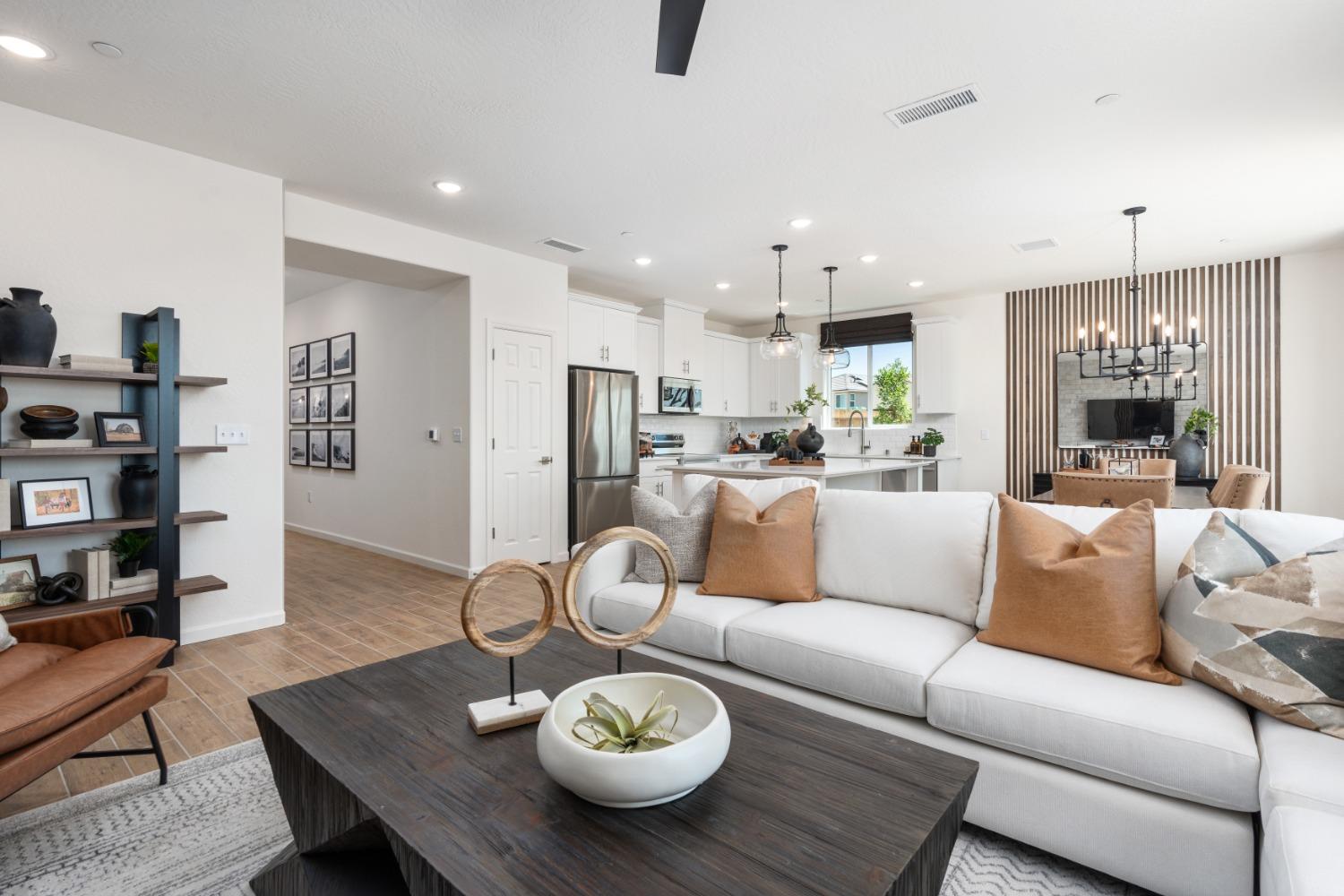1689 Bloom Ave, Clovis, CA 93619