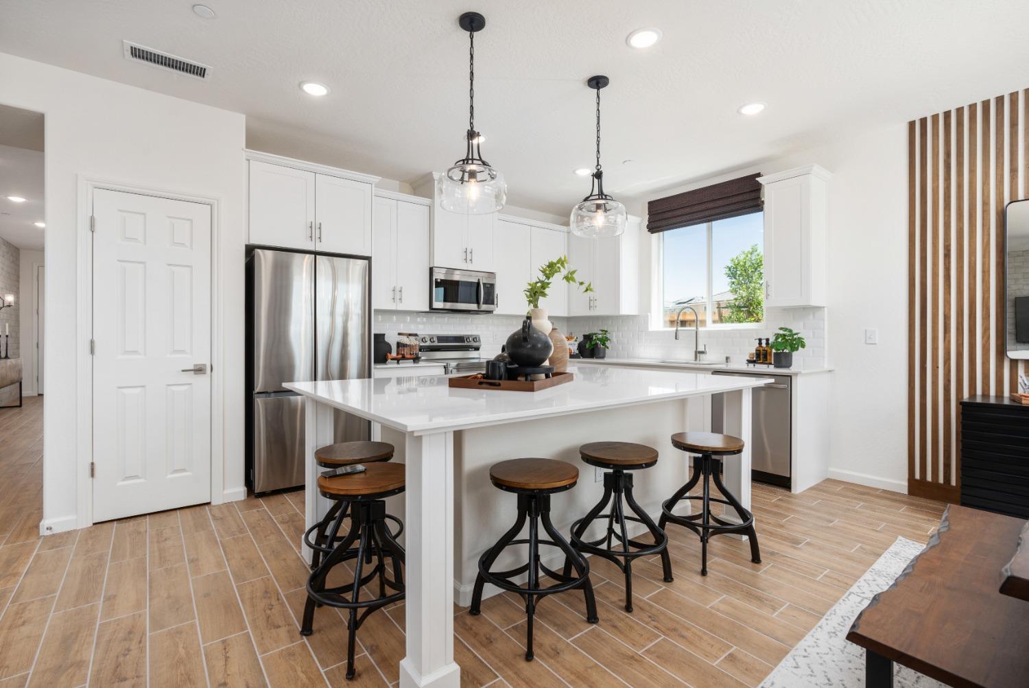 1689 Bloom Ave, Clovis, CA 93619