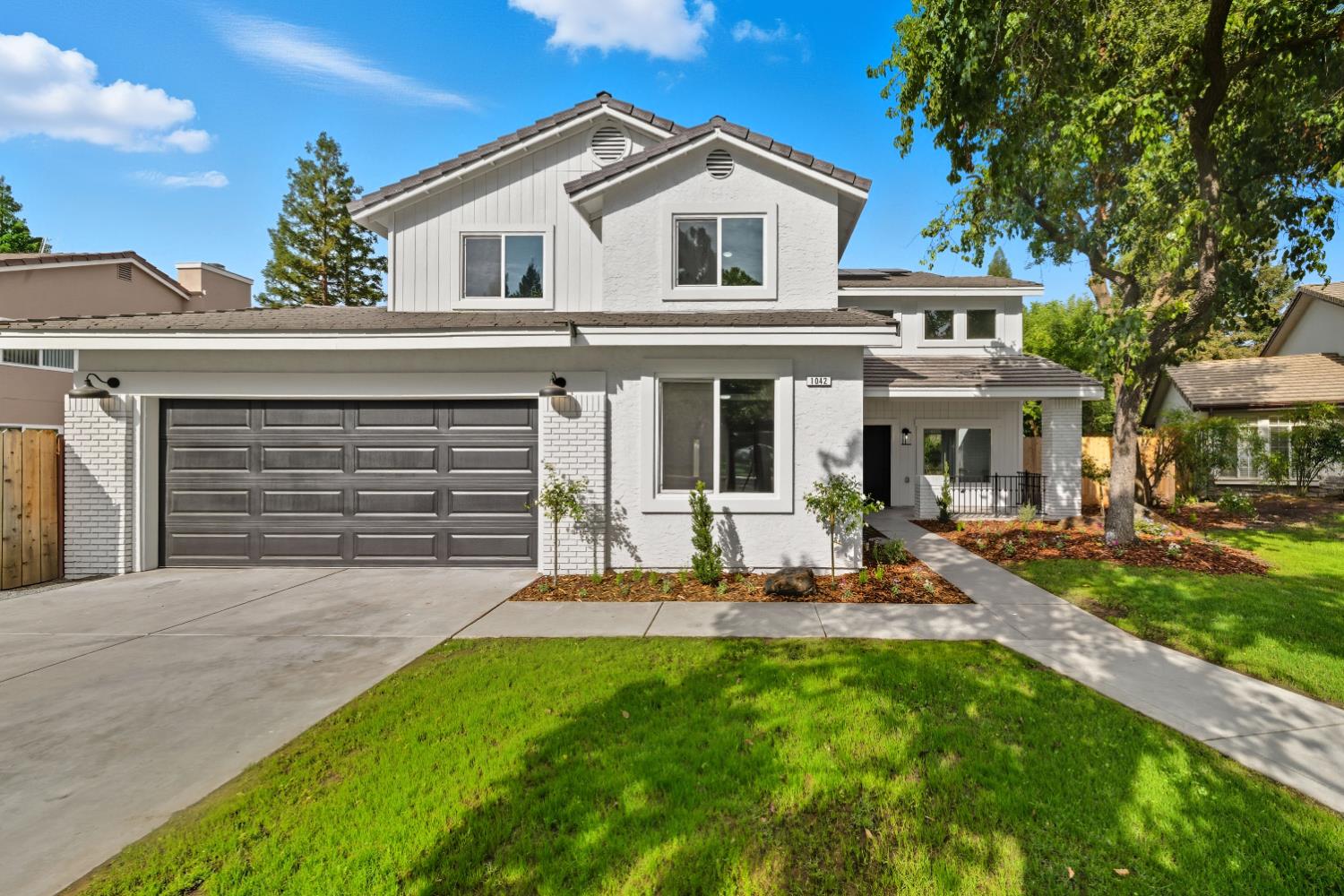 1042 N Stanford Ave, Clovis, CA 93611