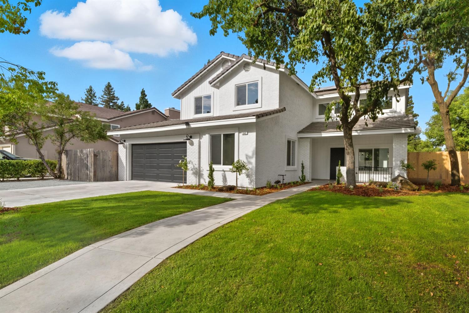 1042 N Stanford Ave, Clovis, CA 93611