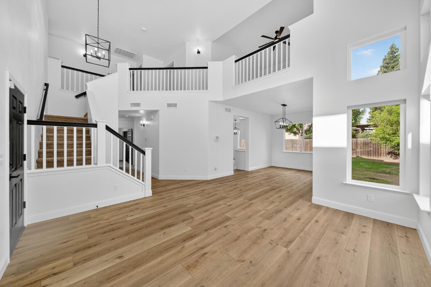 1042 N Stanford Ave, Clovis, CA 93611