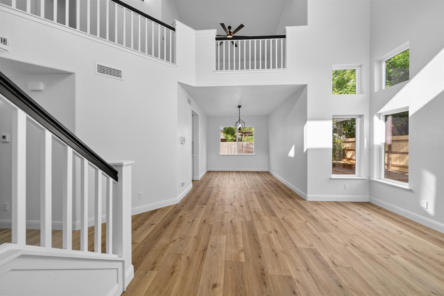1042 N Stanford Ave, Clovis, CA 93611