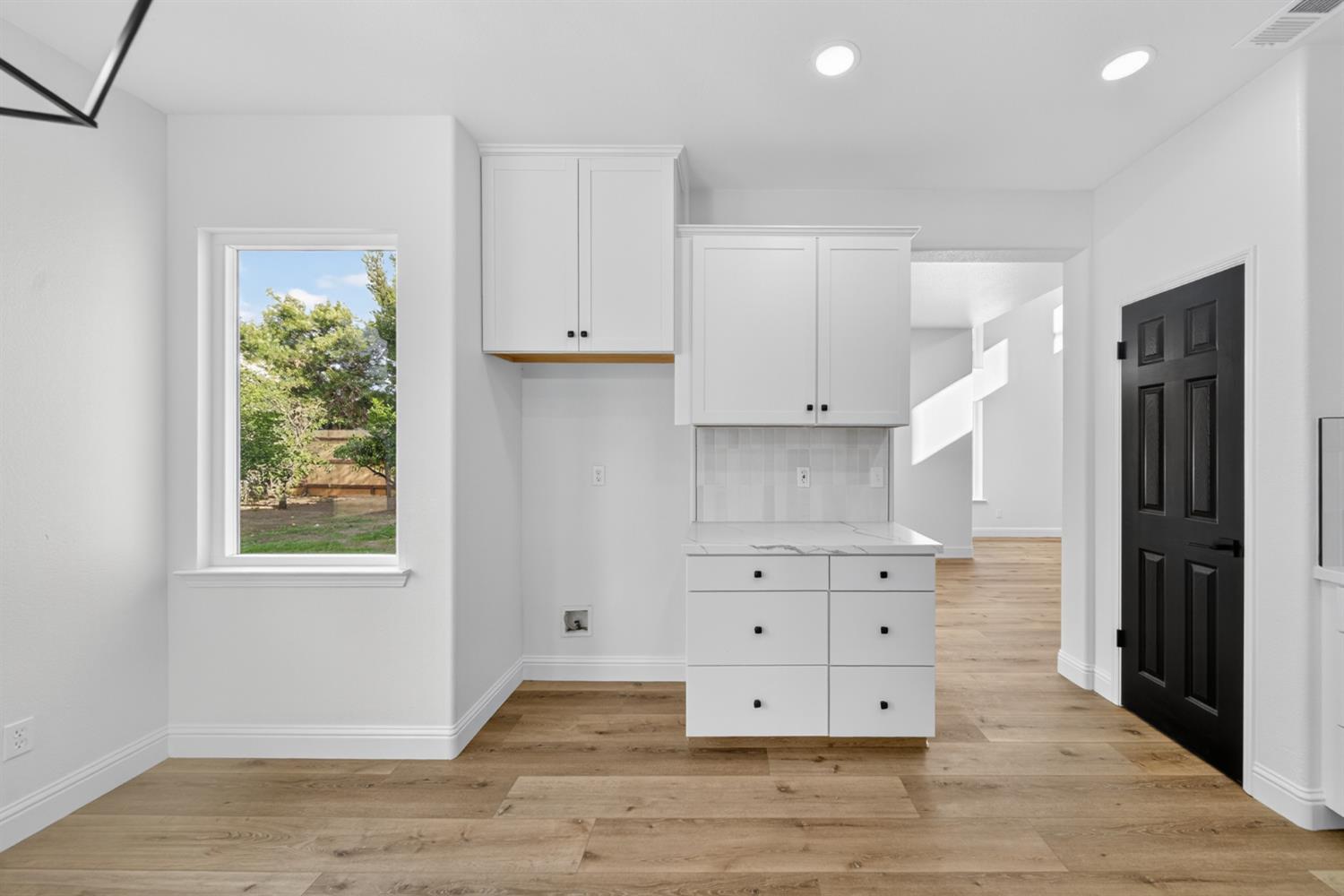 1042 N Stanford Ave, Clovis, CA 93611