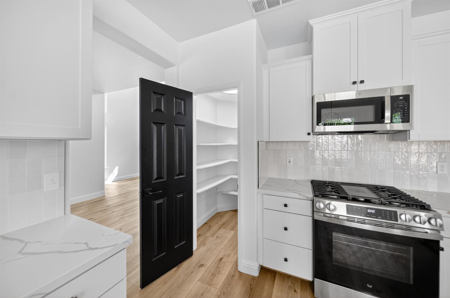 1042 N Stanford Ave, Clovis, CA 93611
