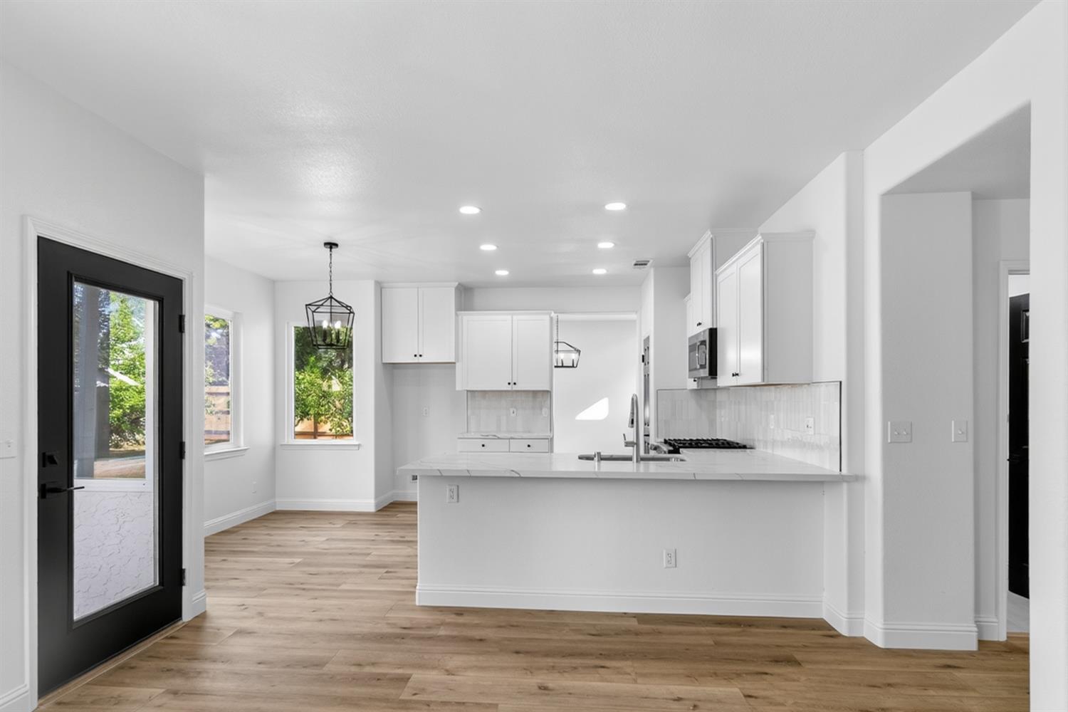 1042 N Stanford Ave, Clovis, CA 93611