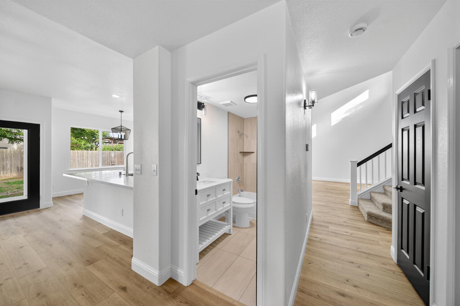 1042 N Stanford Ave, Clovis, CA 93611