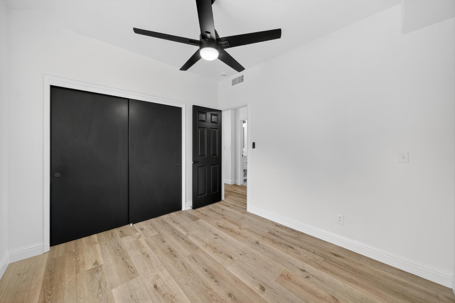 1042 N Stanford Ave, Clovis, CA 93611