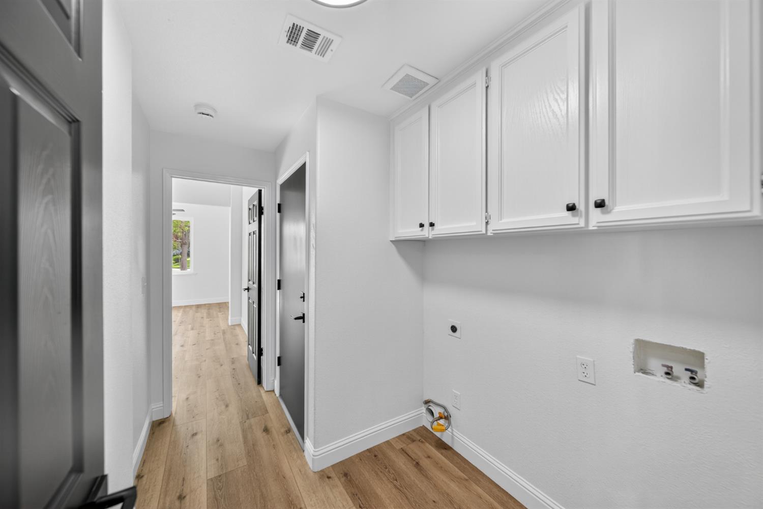 1042 N Stanford Ave, Clovis, CA 93611