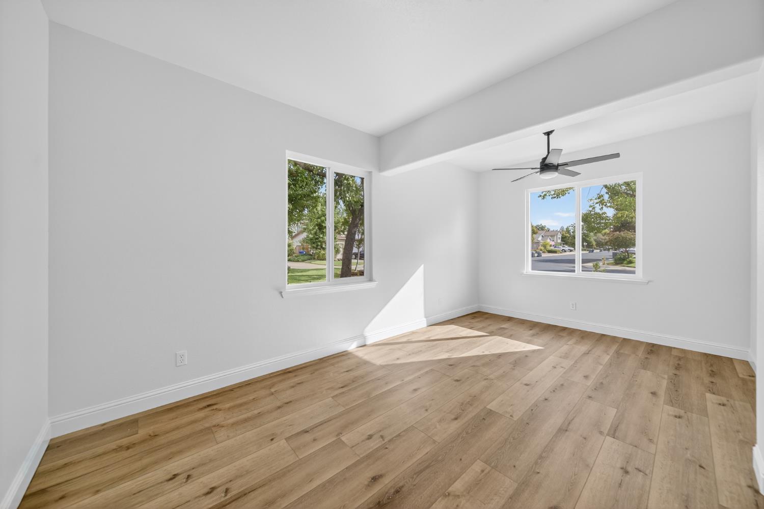 1042 N Stanford Ave, Clovis, CA 93611