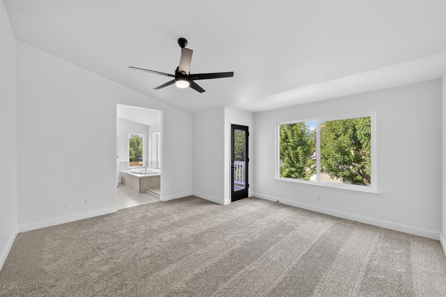 1042 N Stanford Ave, Clovis, CA 93611
