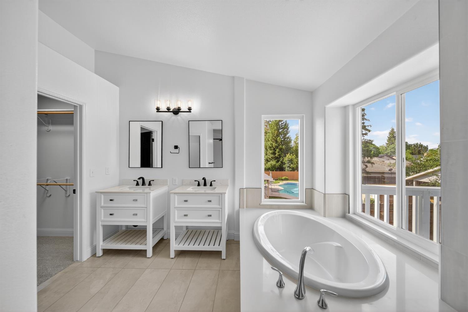 1042 N Stanford Ave, Clovis, CA 93611