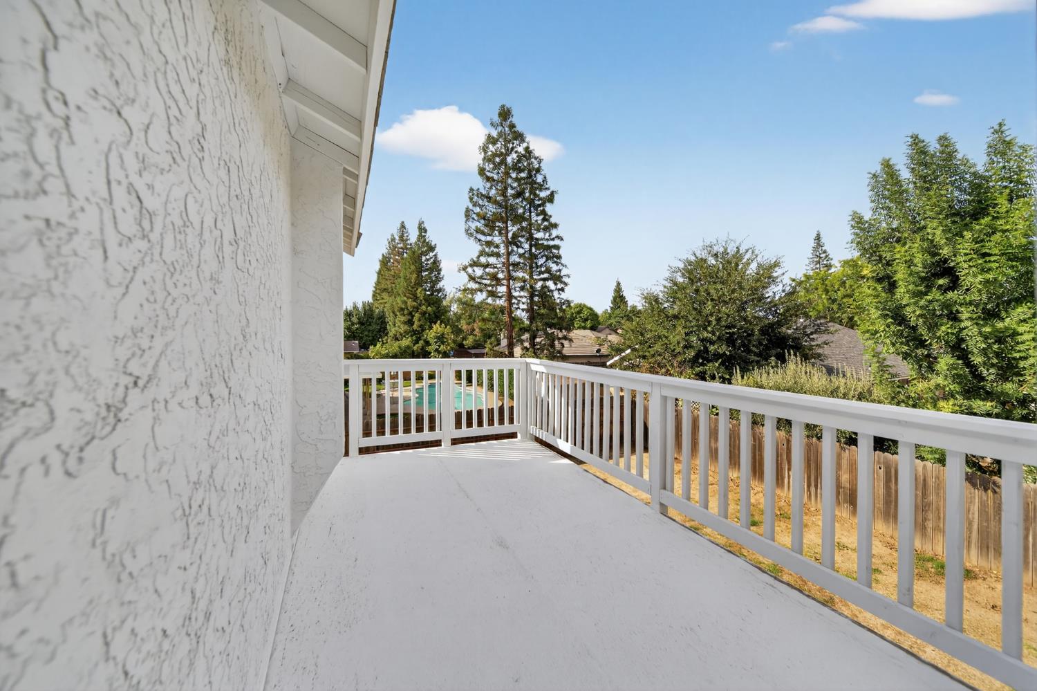 1042 N Stanford Ave, Clovis, CA 93611