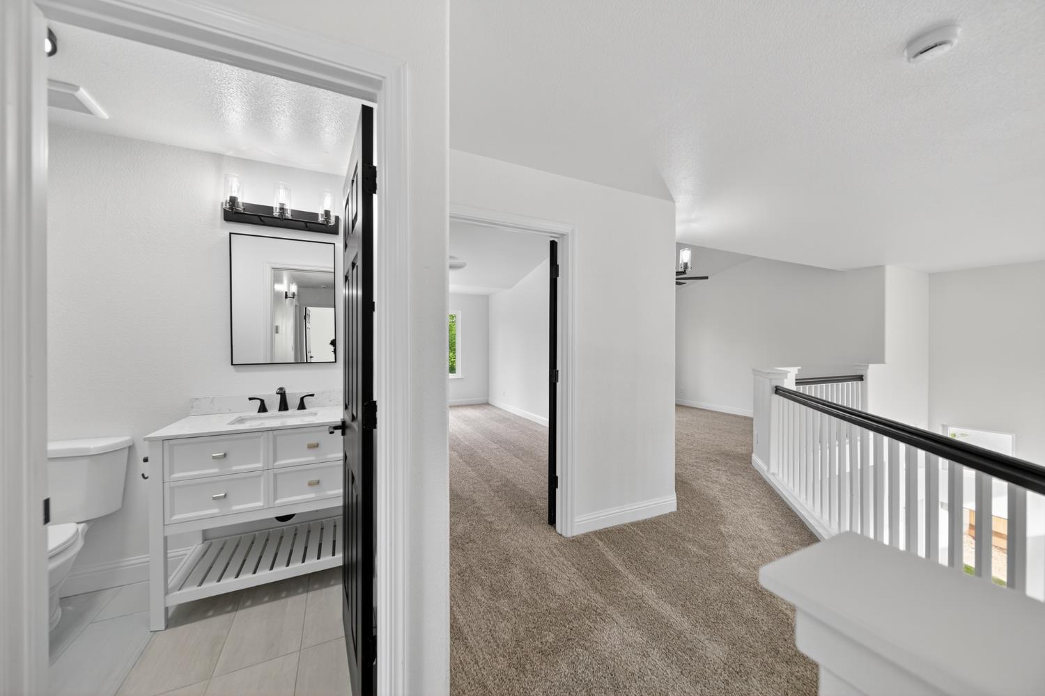 1042 N Stanford Ave, Clovis, CA 93611