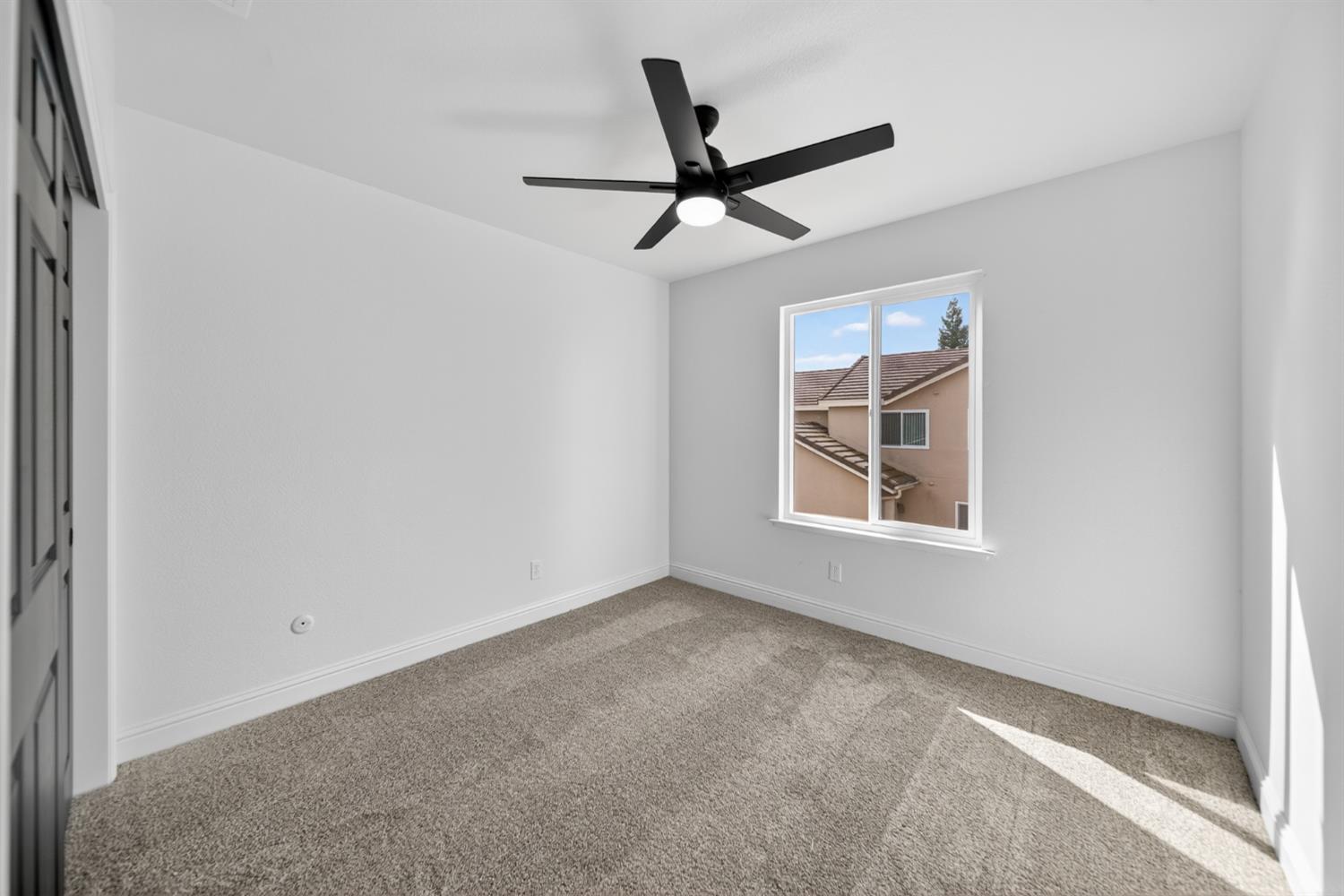 1042 N Stanford Ave, Clovis, CA 93611