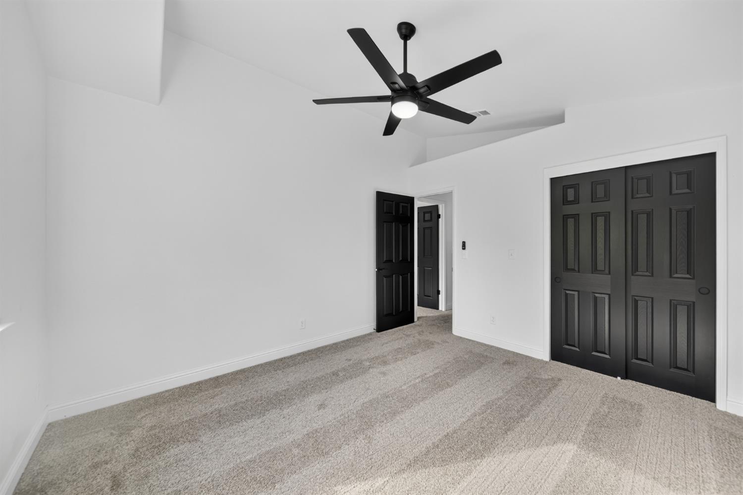 1042 N Stanford Ave, Clovis, CA 93611