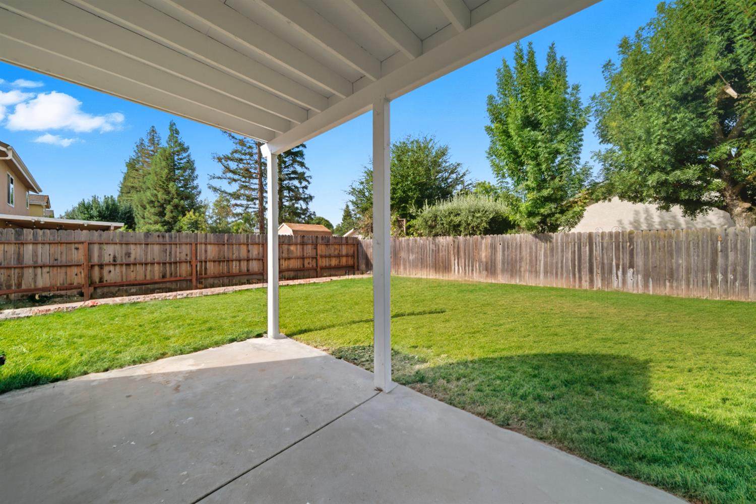 1042 N Stanford Ave, Clovis, CA 93611
