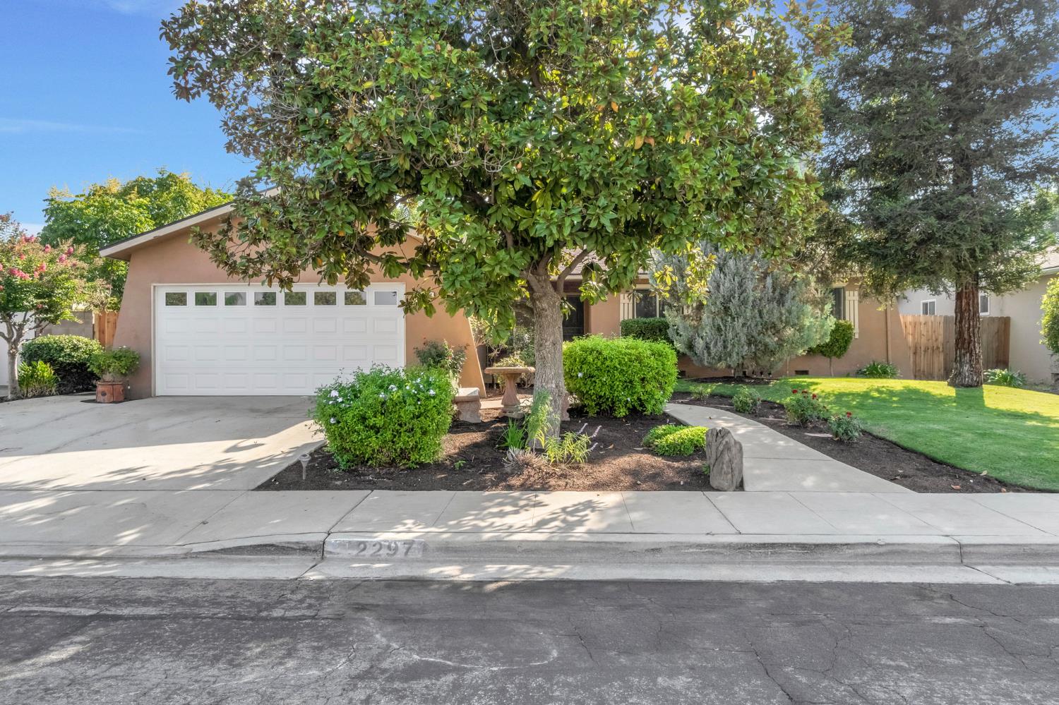 2297 Acacia, Clovis, CA 93612