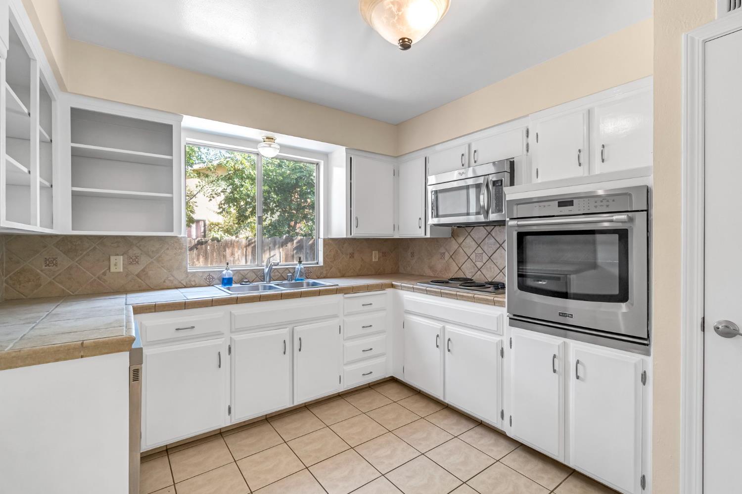 2297 Acacia, Clovis, CA 93612