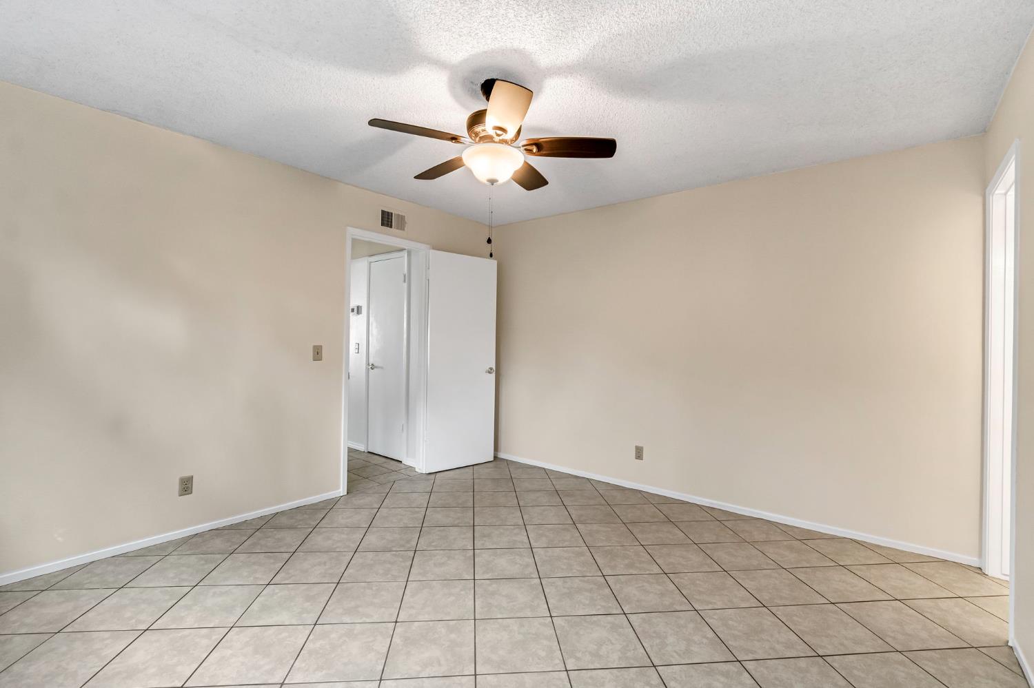 2297 Acacia, Clovis, CA 93612