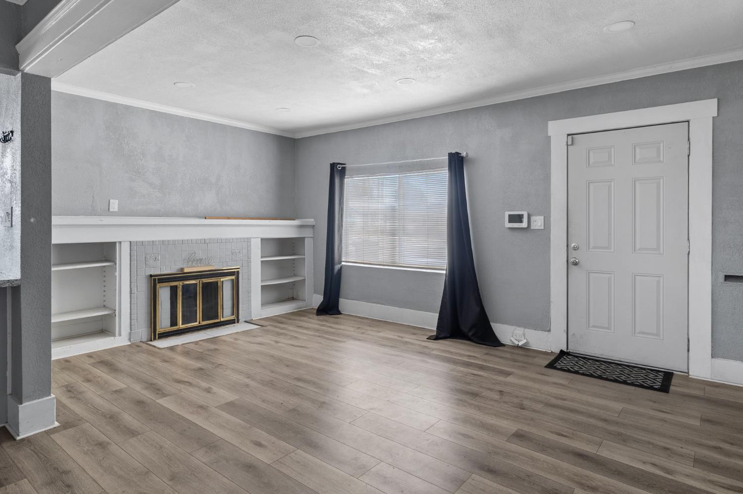 1211 E Clinton Ave, Fresno, CA 93704