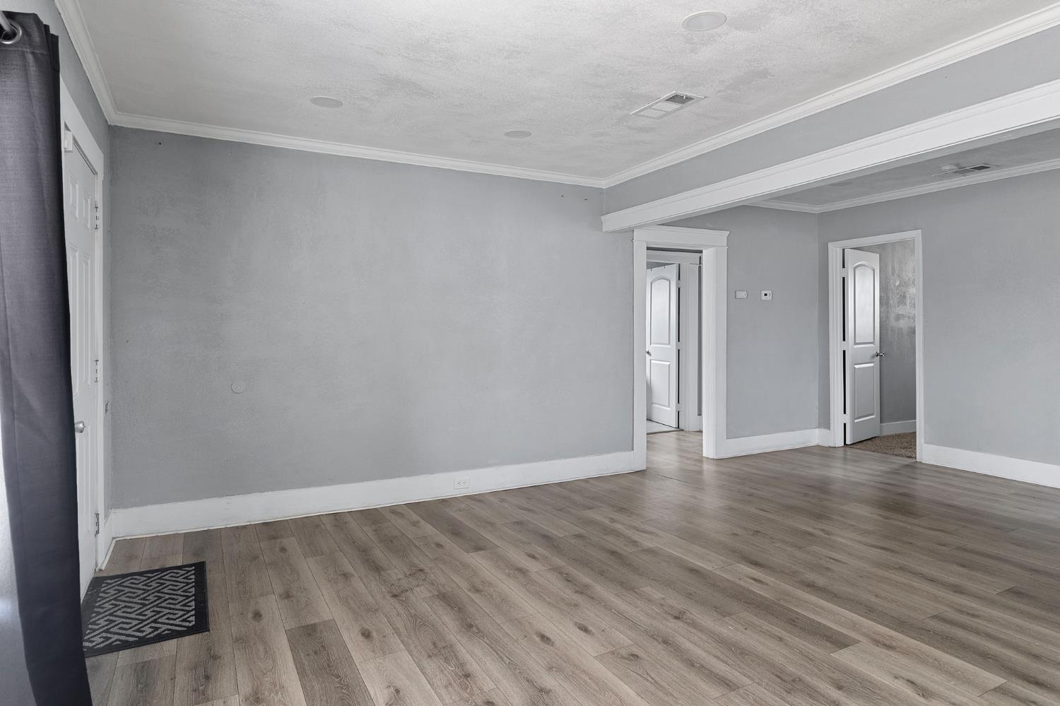 1211 E Clinton Ave, Fresno, CA 93704