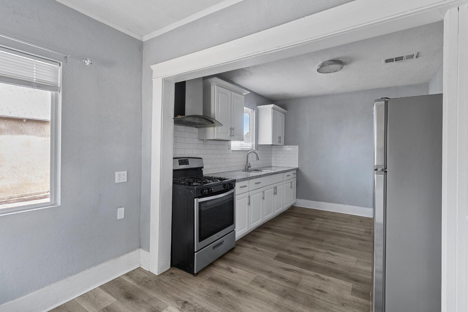 1211 E Clinton Ave, Fresno, CA 93704