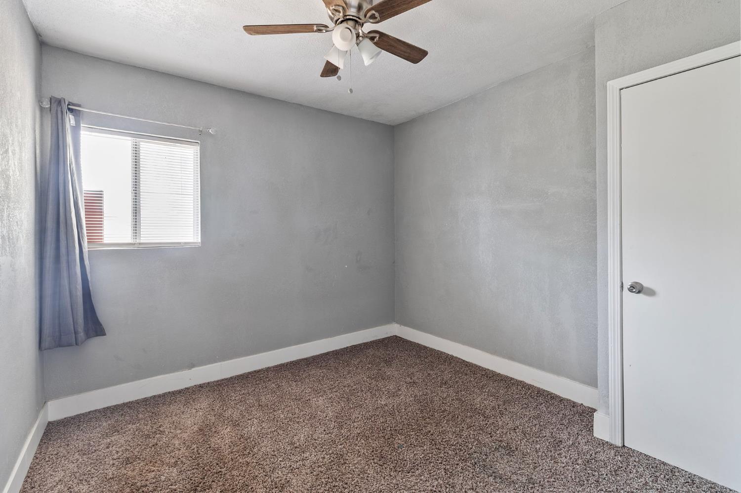 1211 E Clinton Ave, Fresno, CA 93704