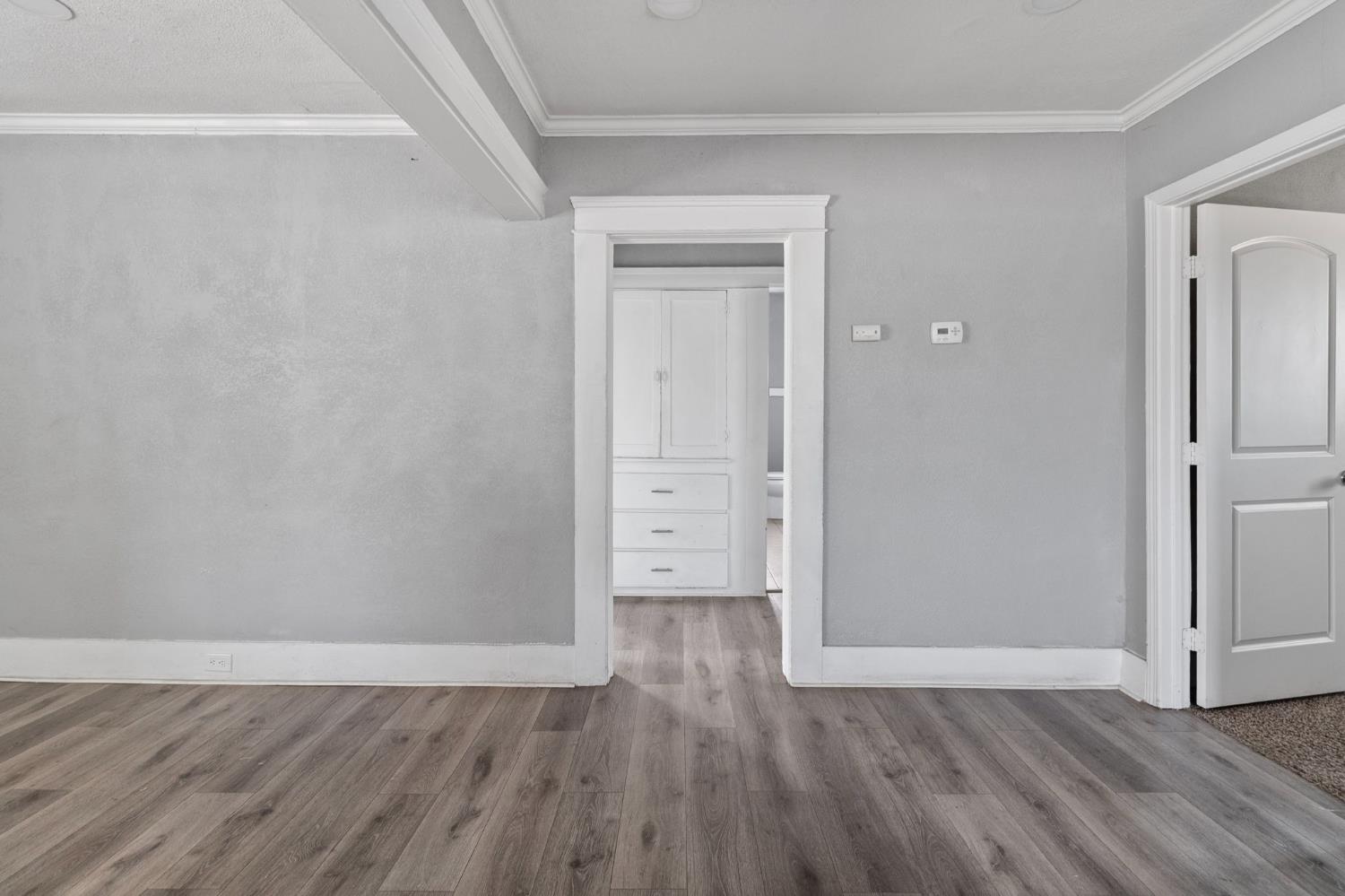 1211 E Clinton Ave, Fresno, CA 93704