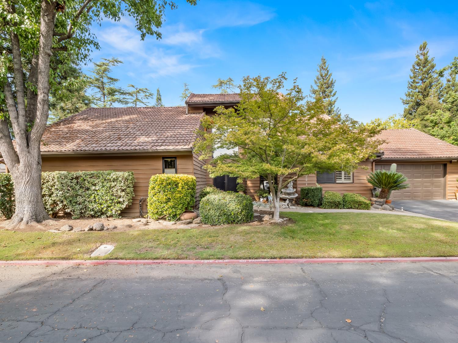 2059 W Barstow, Fresno, CA 93711