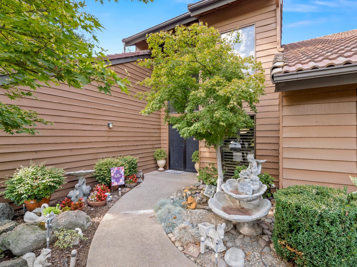 2059 W Barstow, Fresno, CA 93711