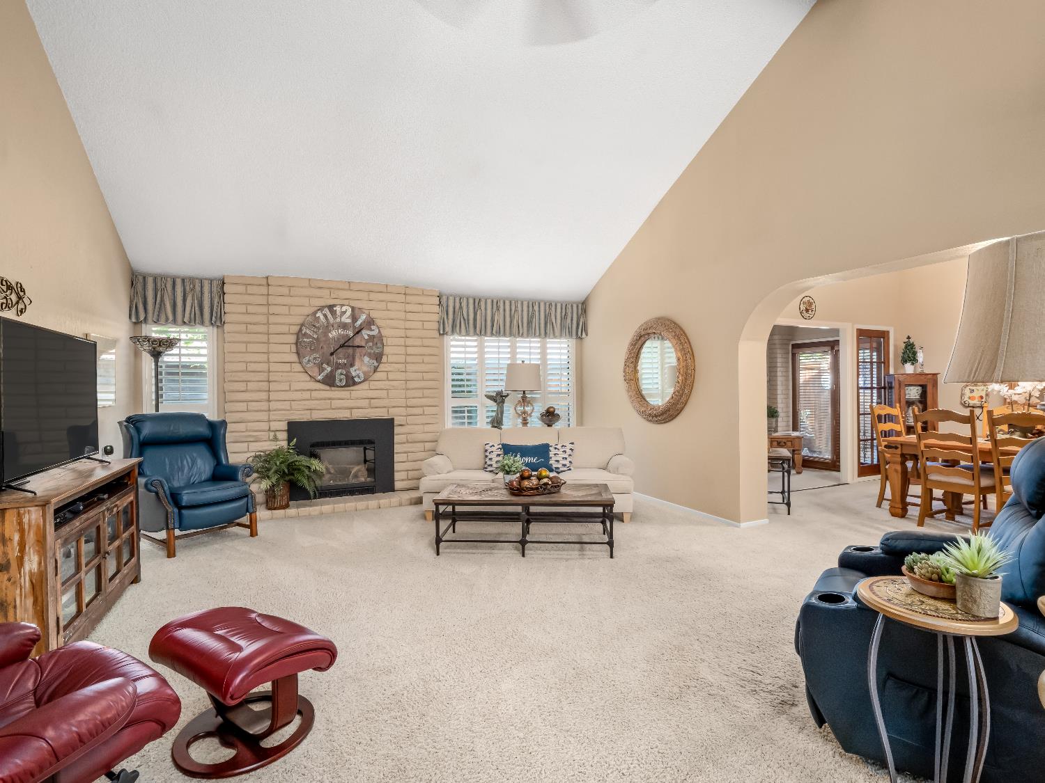 2059 W Barstow, Fresno, CA 93711