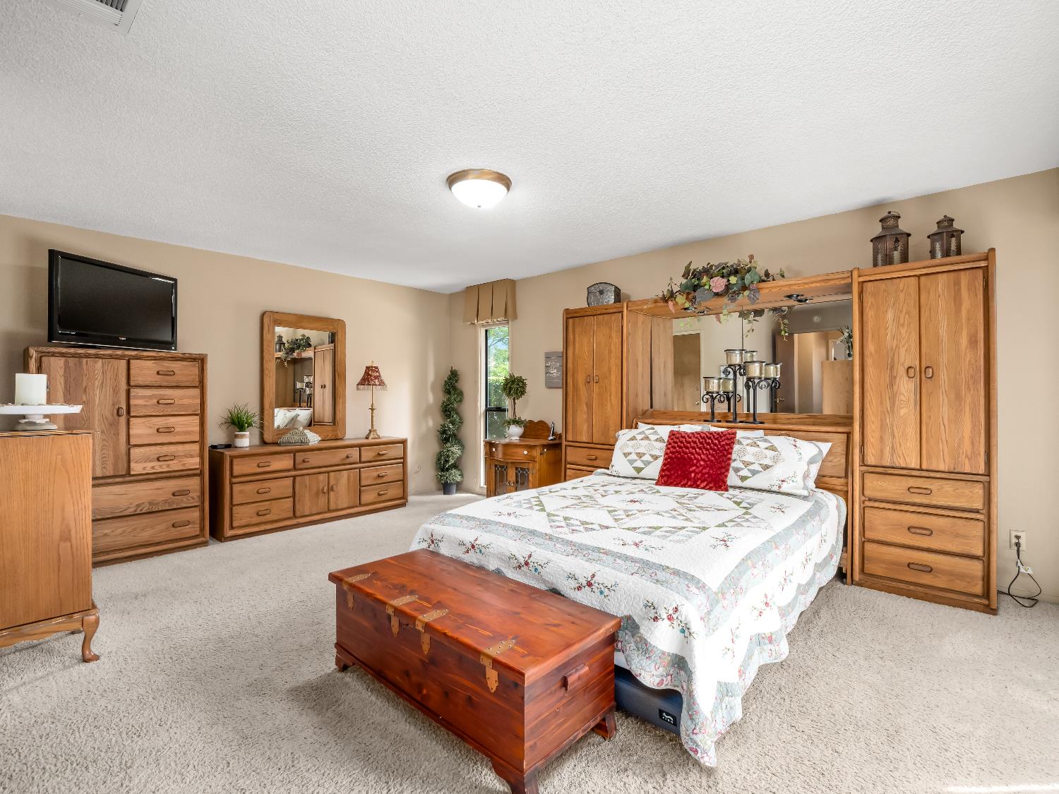 2059 W Barstow, Fresno, CA 93711