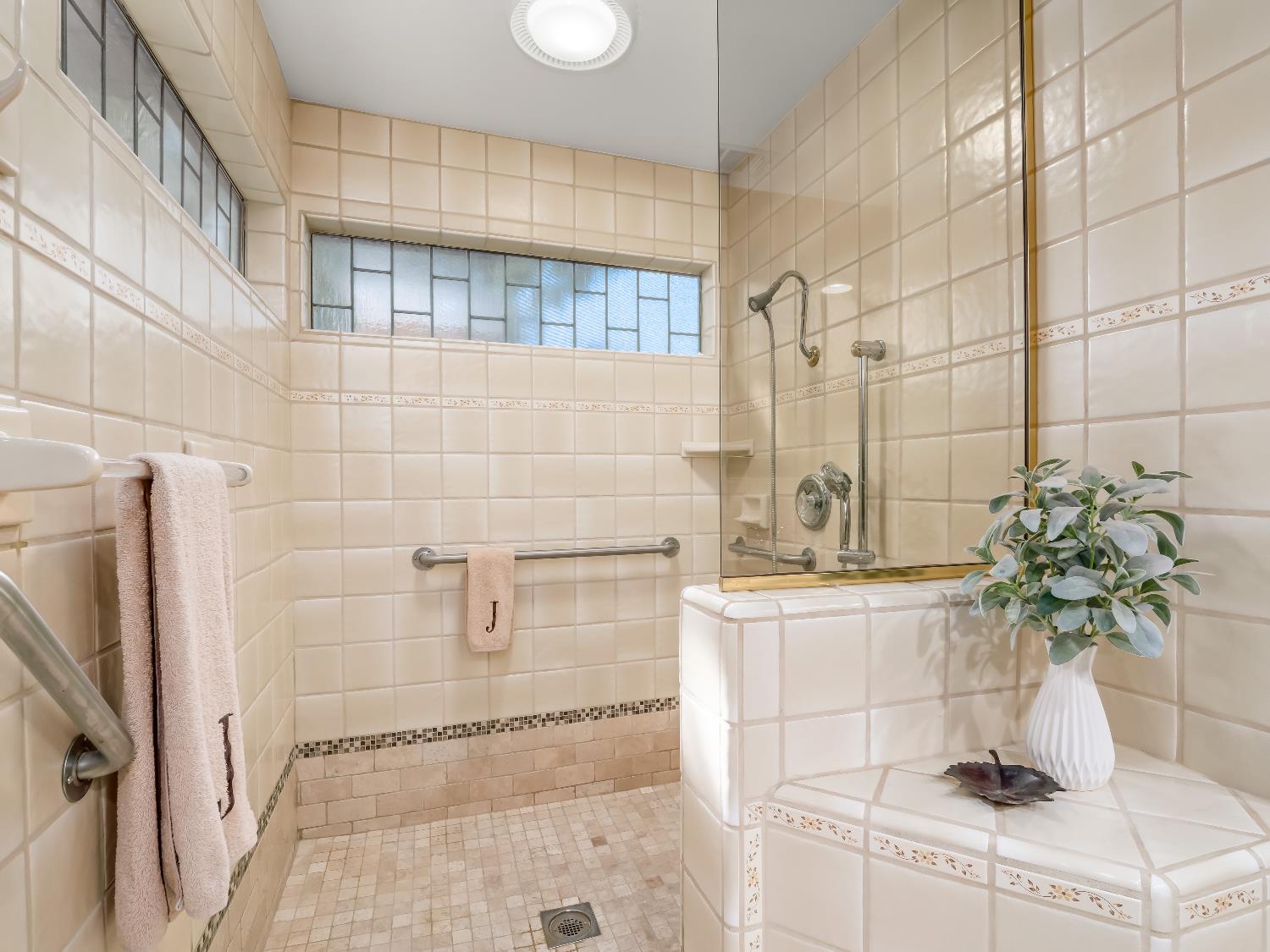 2059 W Barstow, Fresno, CA 93711