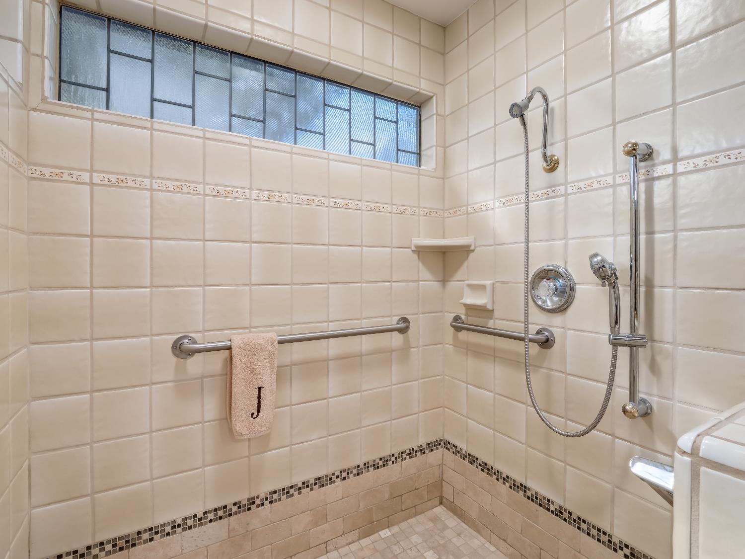 2059 W Barstow, Fresno, CA 93711