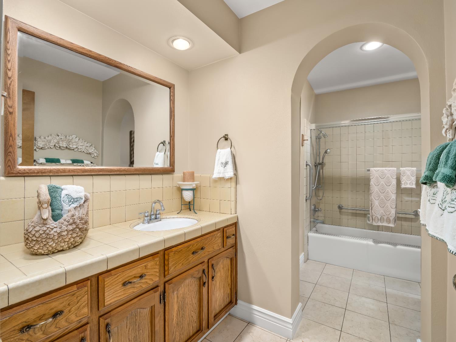 2059 W Barstow, Fresno, CA 93711