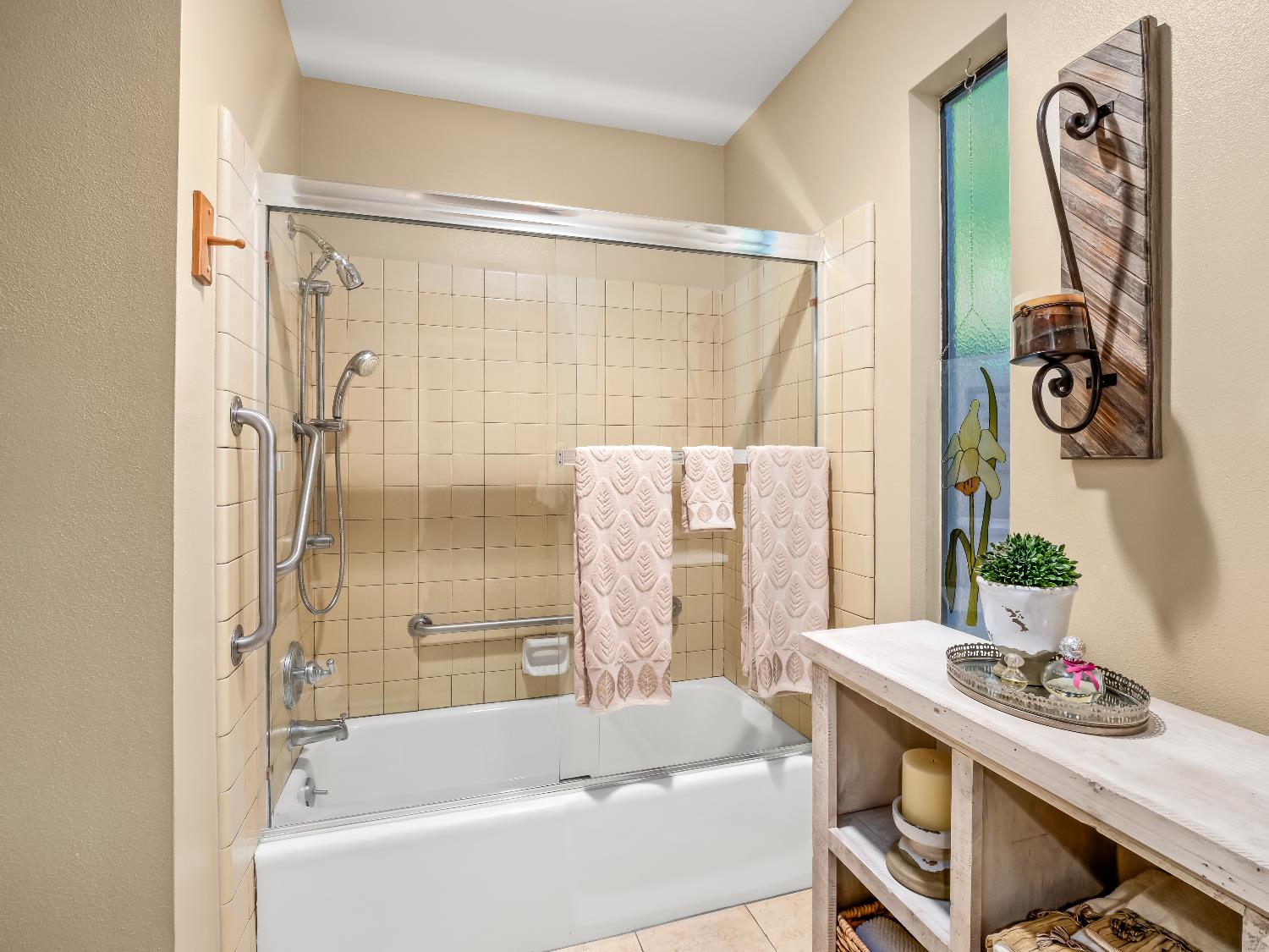 2059 W Barstow, Fresno, CA 93711