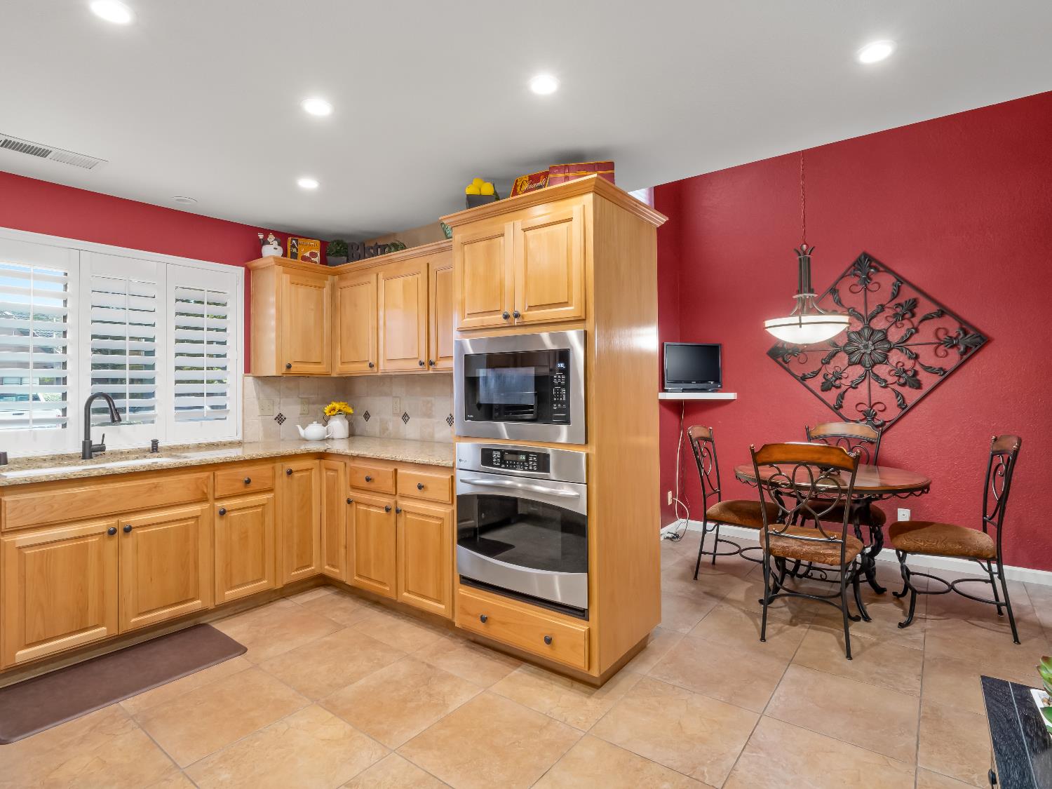 2059 W Barstow, Fresno, CA 93711