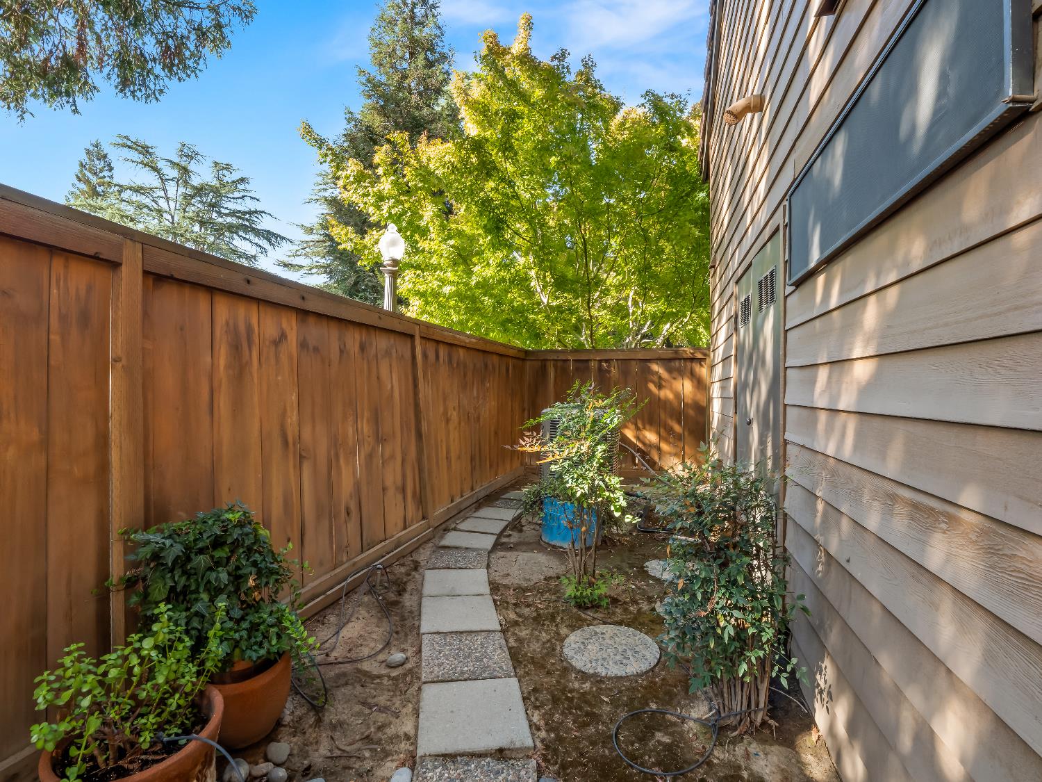 2059 W Barstow, Fresno, CA 93711