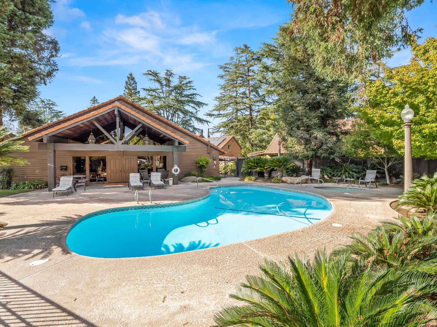 2059 W Barstow, Fresno, CA 93711