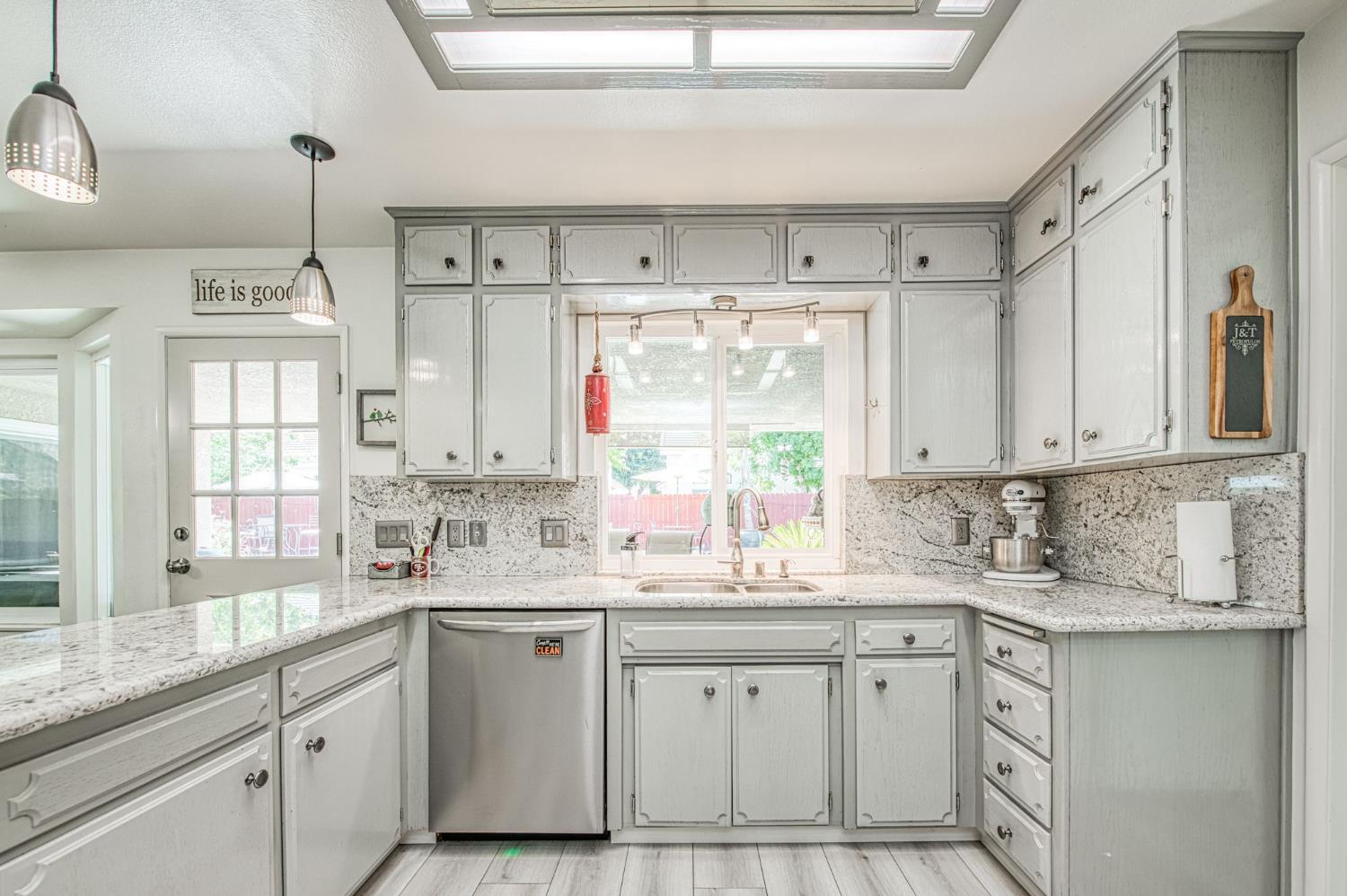 6435 N Gentry Ave, Fresno, CA 93711