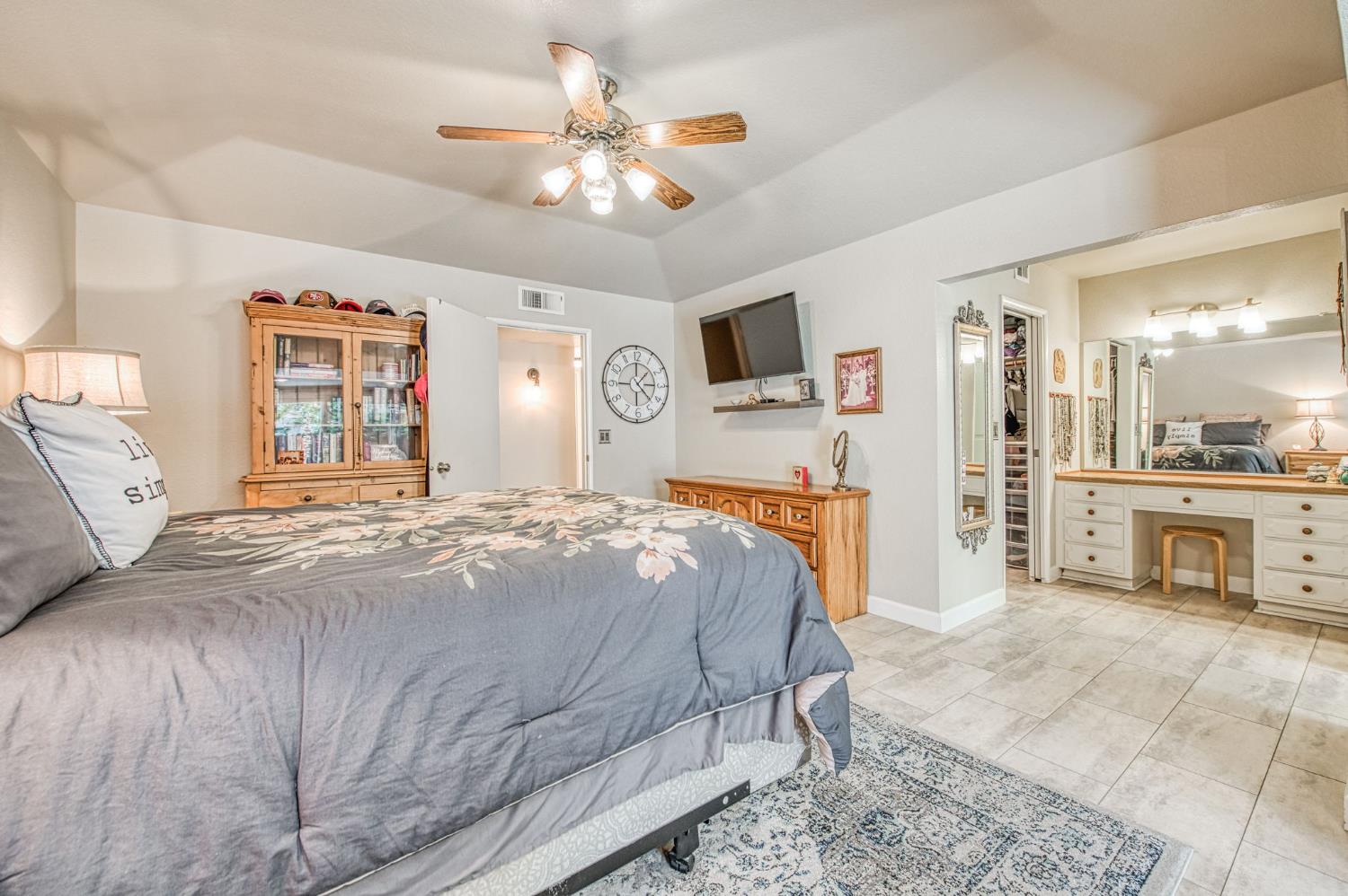 6435 N Gentry Ave, Fresno, CA 93711