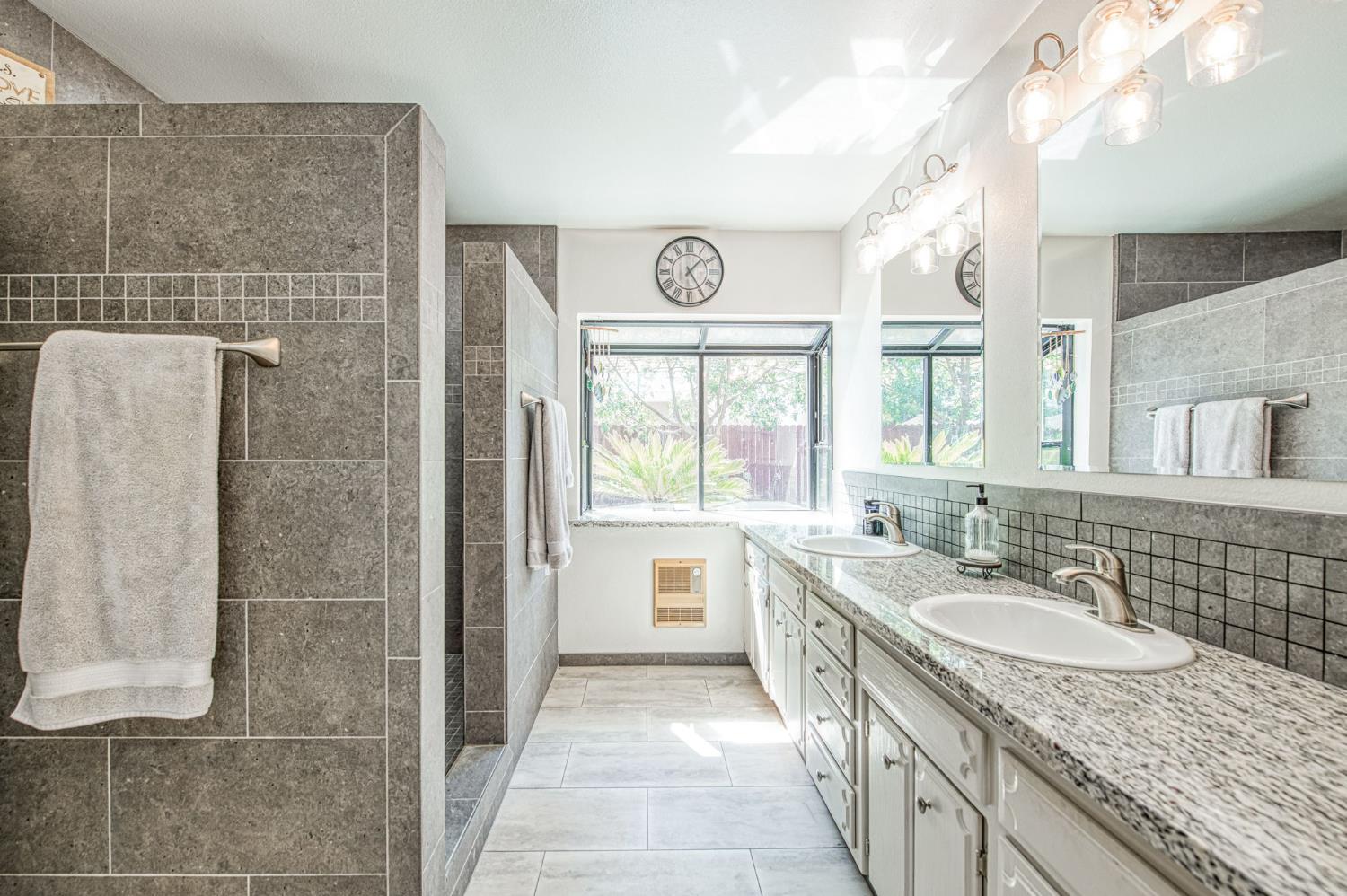 6435 N Gentry Ave, Fresno, CA 93711