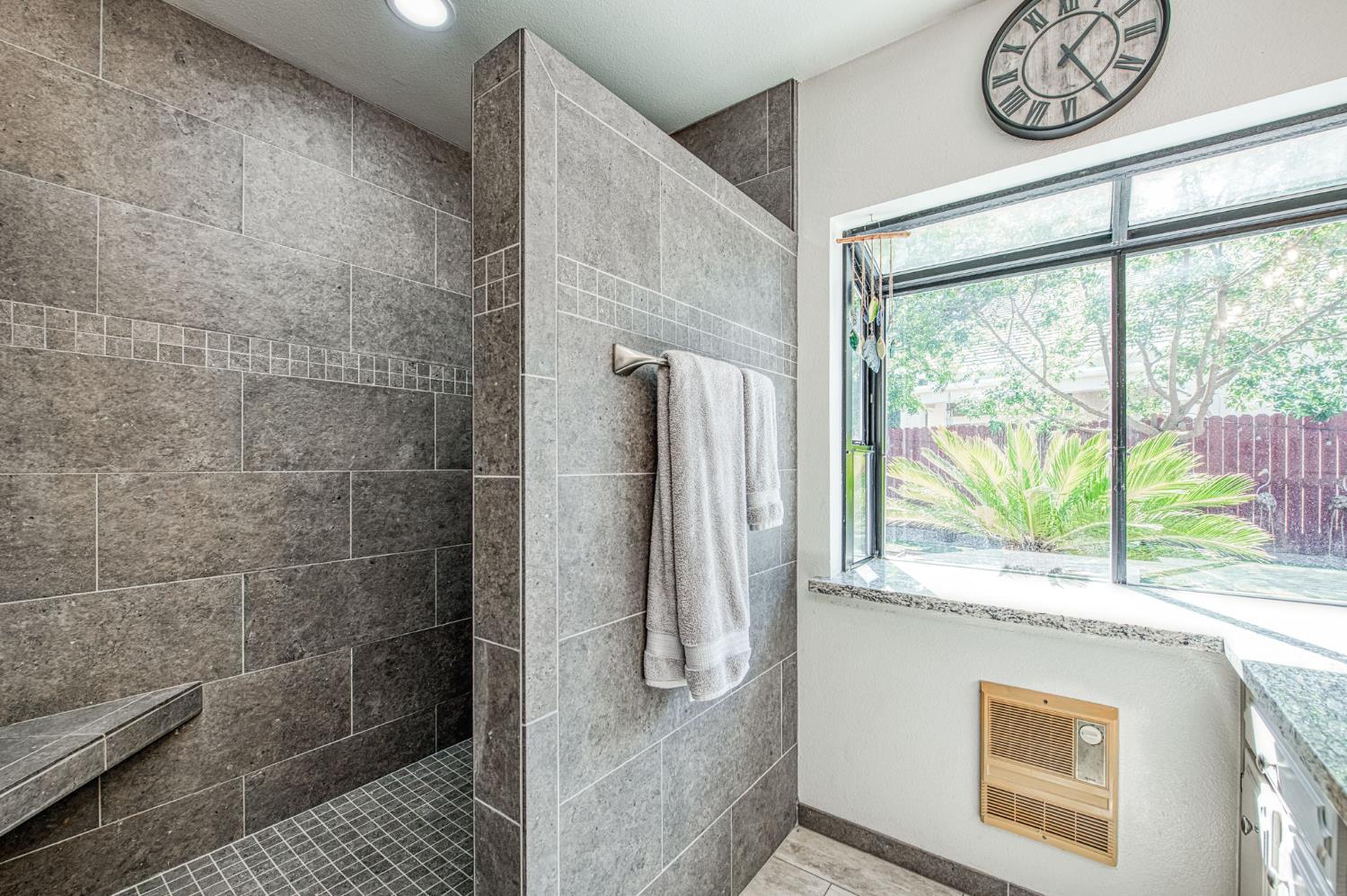 6435 N Gentry Ave, Fresno, CA 93711