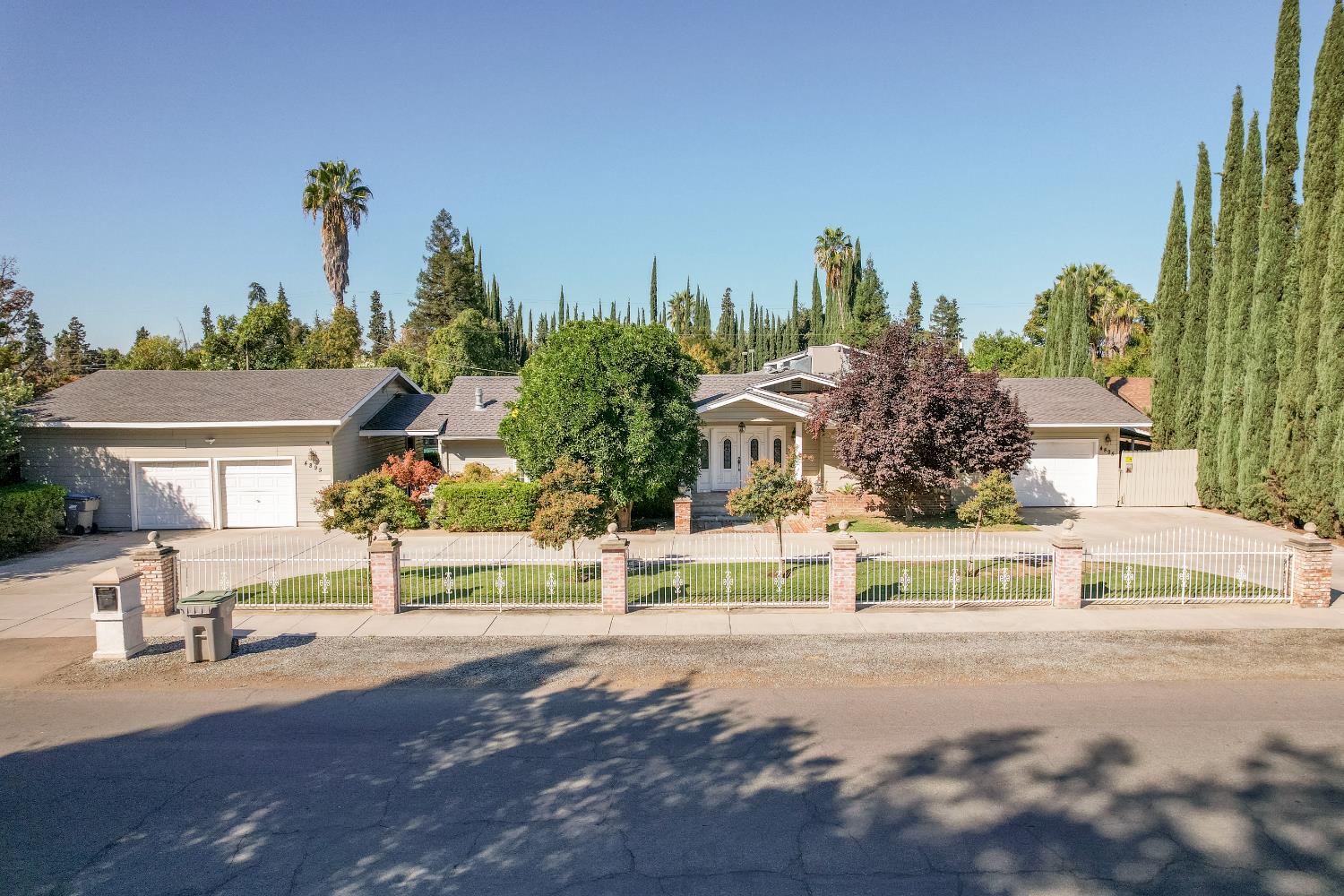 4895 N Thorne Ave, Fresno, CA 93704