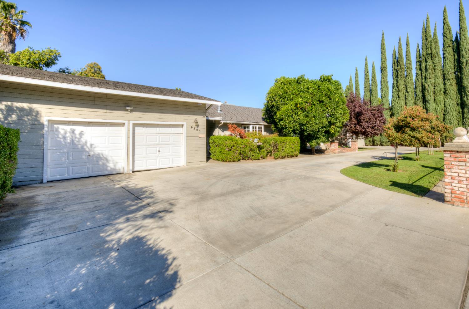 4895 N Thorne Ave, Fresno, CA 93704