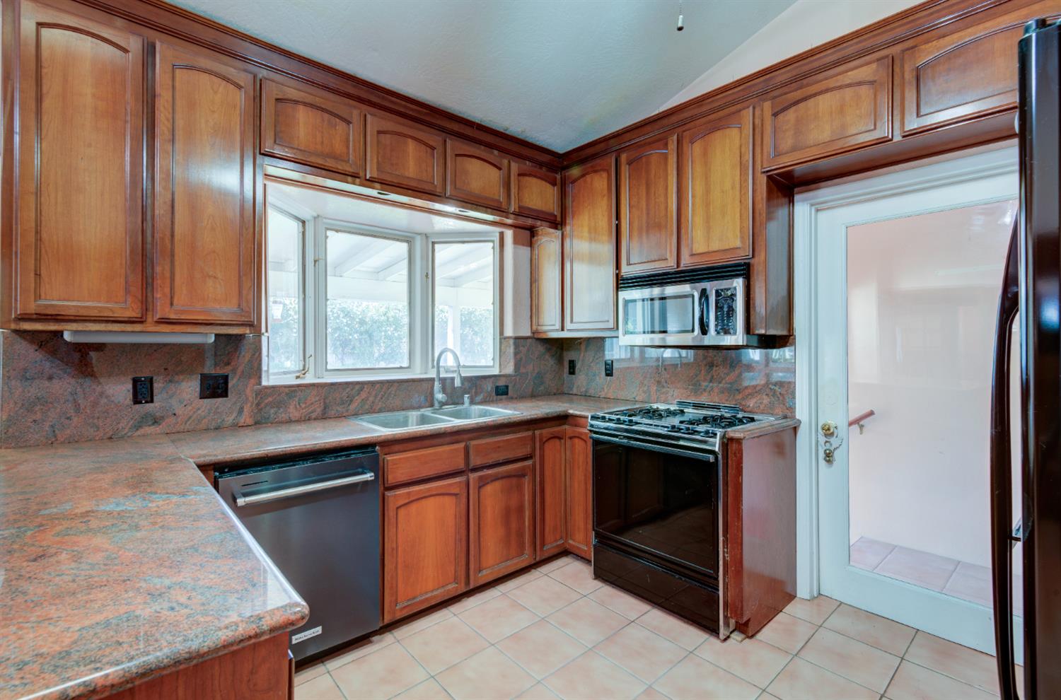 4895 N Thorne Ave, Fresno, CA 93704