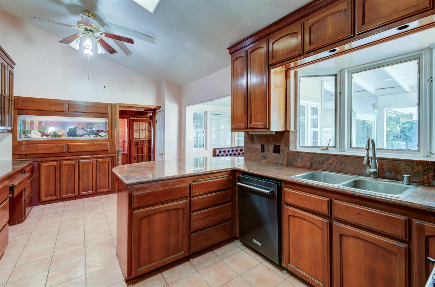 4895 N Thorne Ave, Fresno, CA 93704