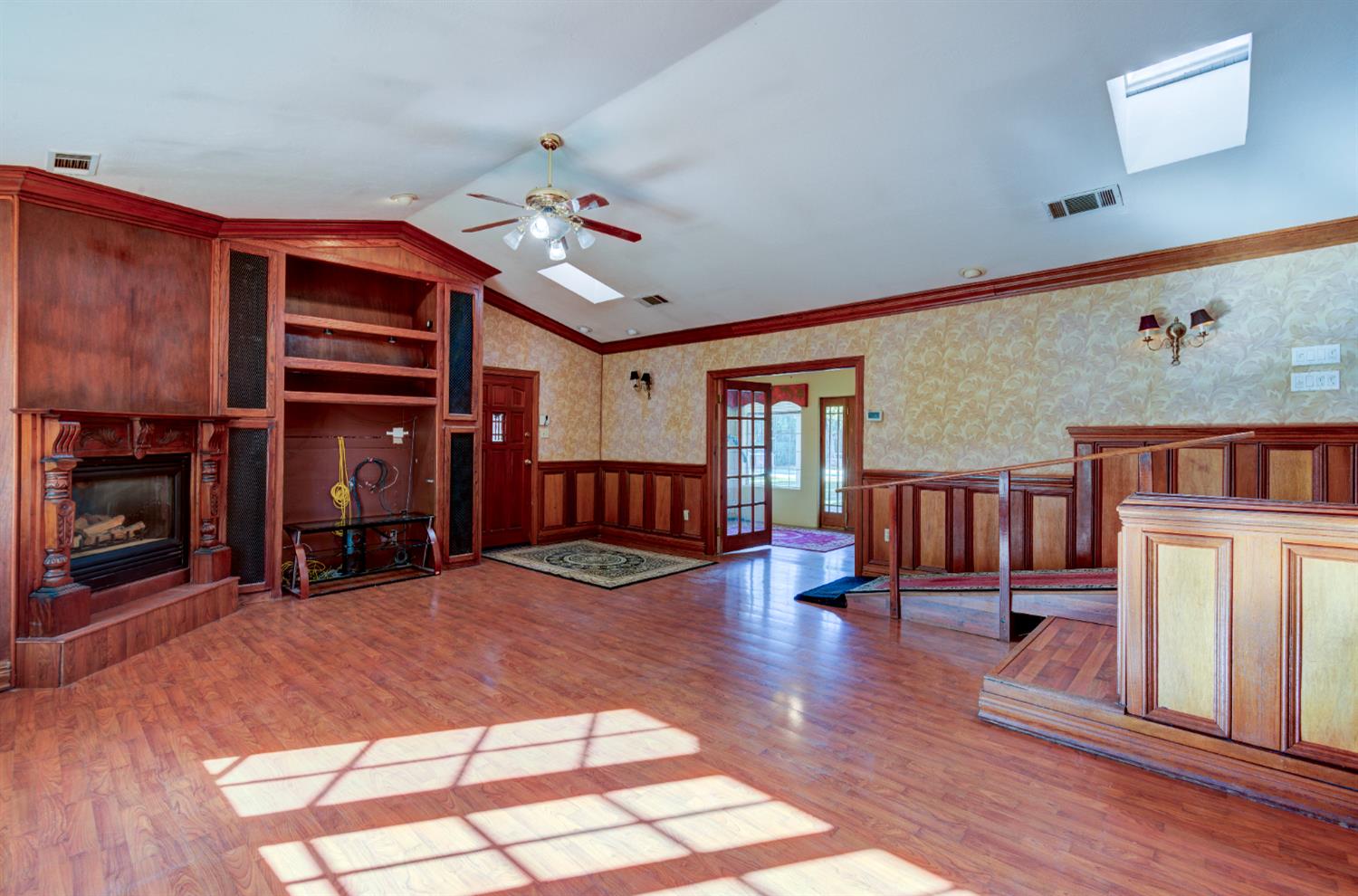 4895 N Thorne Ave, Fresno, CA 93704